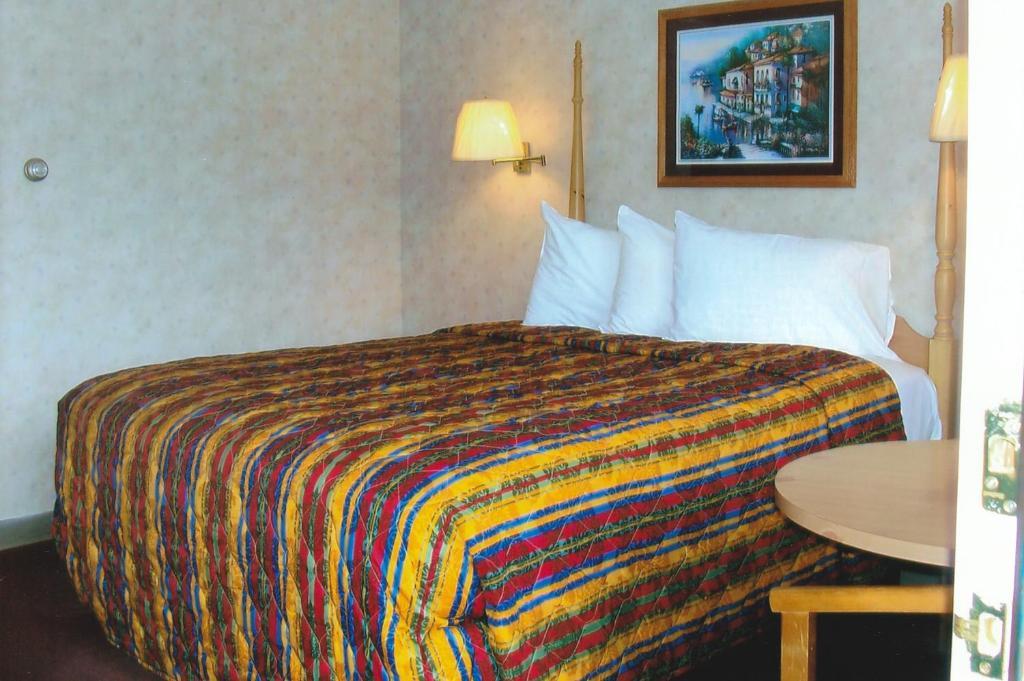 Travel Inn Orange Bagian luar foto